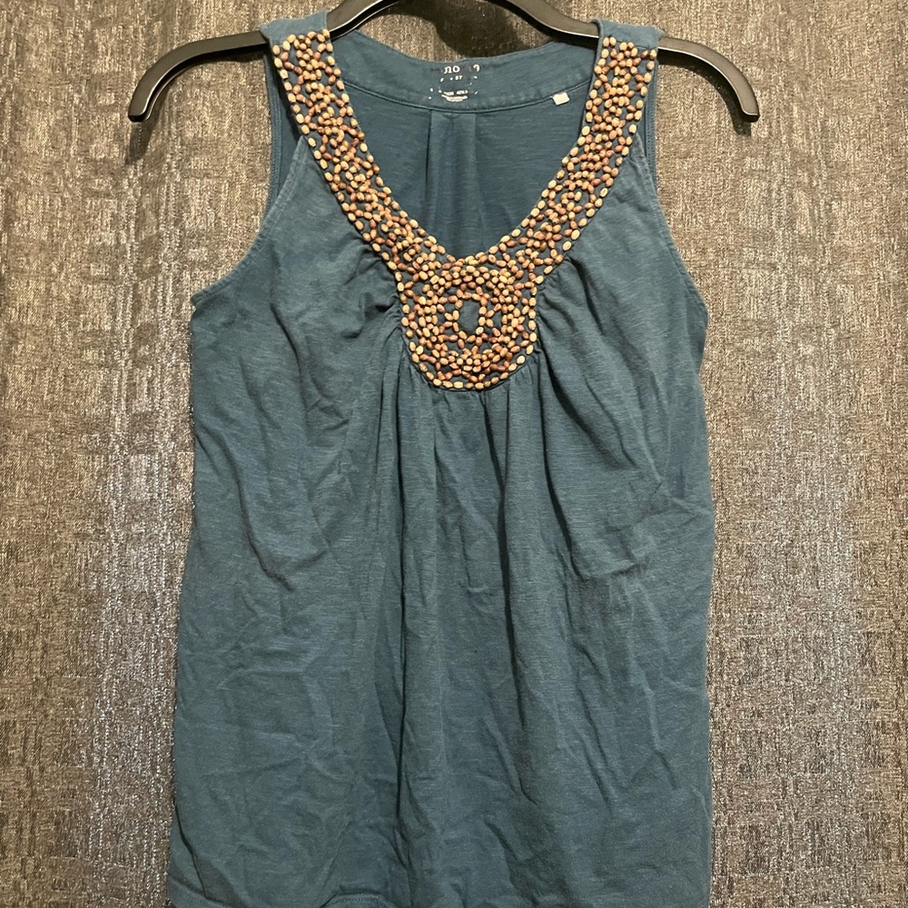 Women’s Shirt Size M